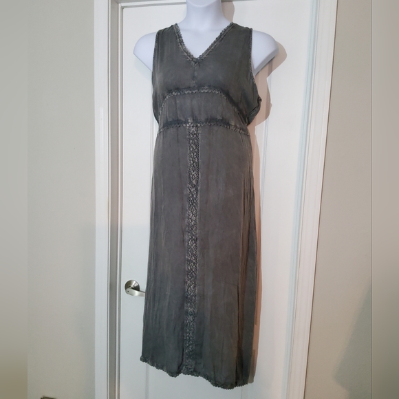 Ananda Design Dresses & Skirts - Sleeveless dress